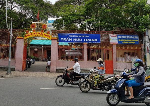 CHO THUÊ MẶT BẰNG TRẦN HƯNG ĐẠO Q.5 – NGANG 4.4M, TRẦN CAO 8M – GIÁ CHỈ 20TR