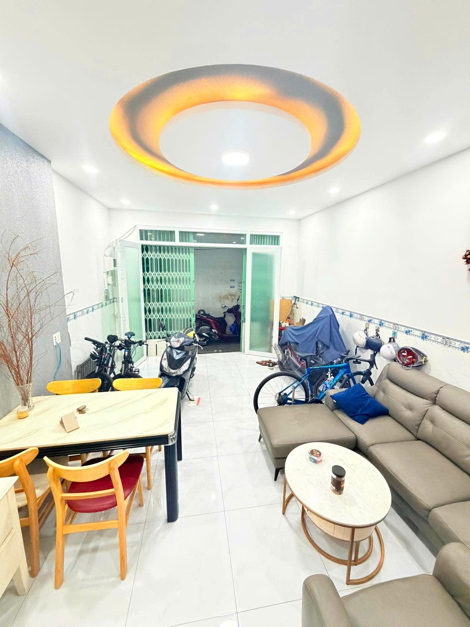 Nhà 2 tầng, gần Sacombank Lạc Long Quận, Tân Bình, 4.6 tỷ