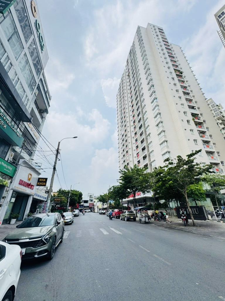 Bán nhà 8 tầng mặt tiền đ, số 23 Phường 11 Quận 6