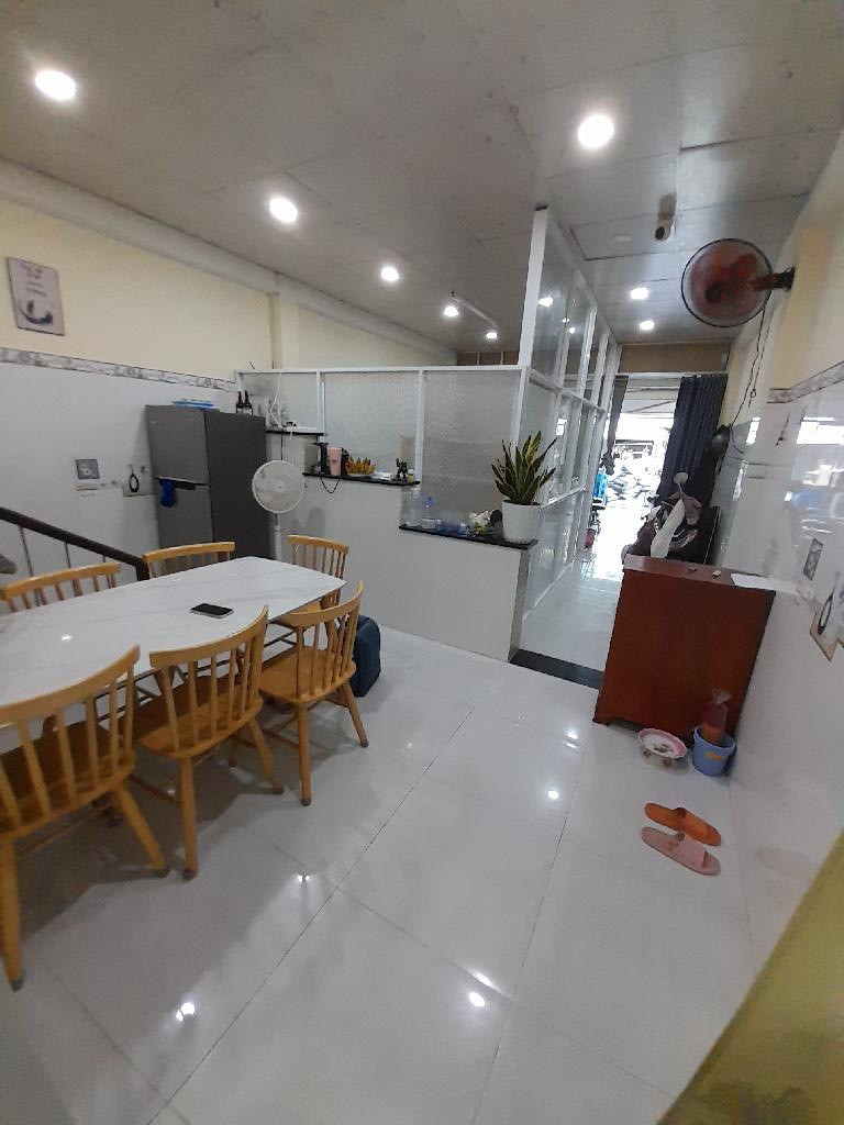BÁN NHÀ MẶT TIỀN GẦN CẦU CHÀ VÀ KHU VỰC KINH DOANH BUÔN BÁN SẦM UẤT QUẬN 8, 72M2  NGANG 4.2 , GIÁ NHỈNH 7 TỶ.