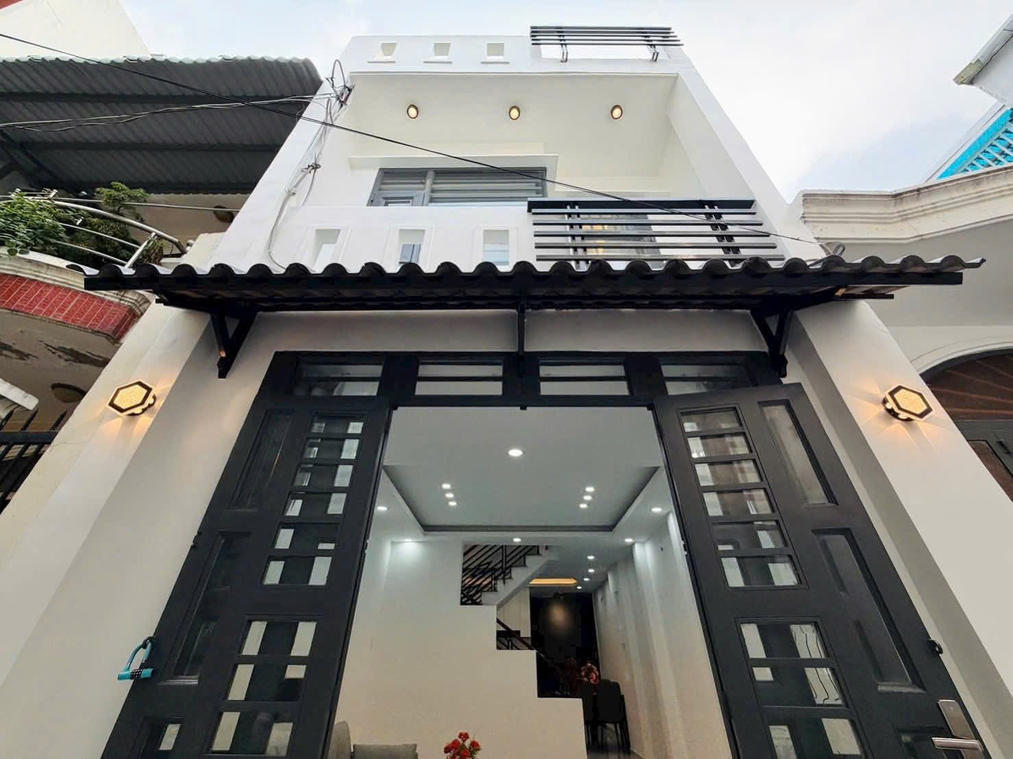 Cực hiếm 3 tỷ 580 nhà 43m2 đường Phạm Văn Đồng, P11, Bình Thạnh. Sổ hồng riêng, hẻm 5m