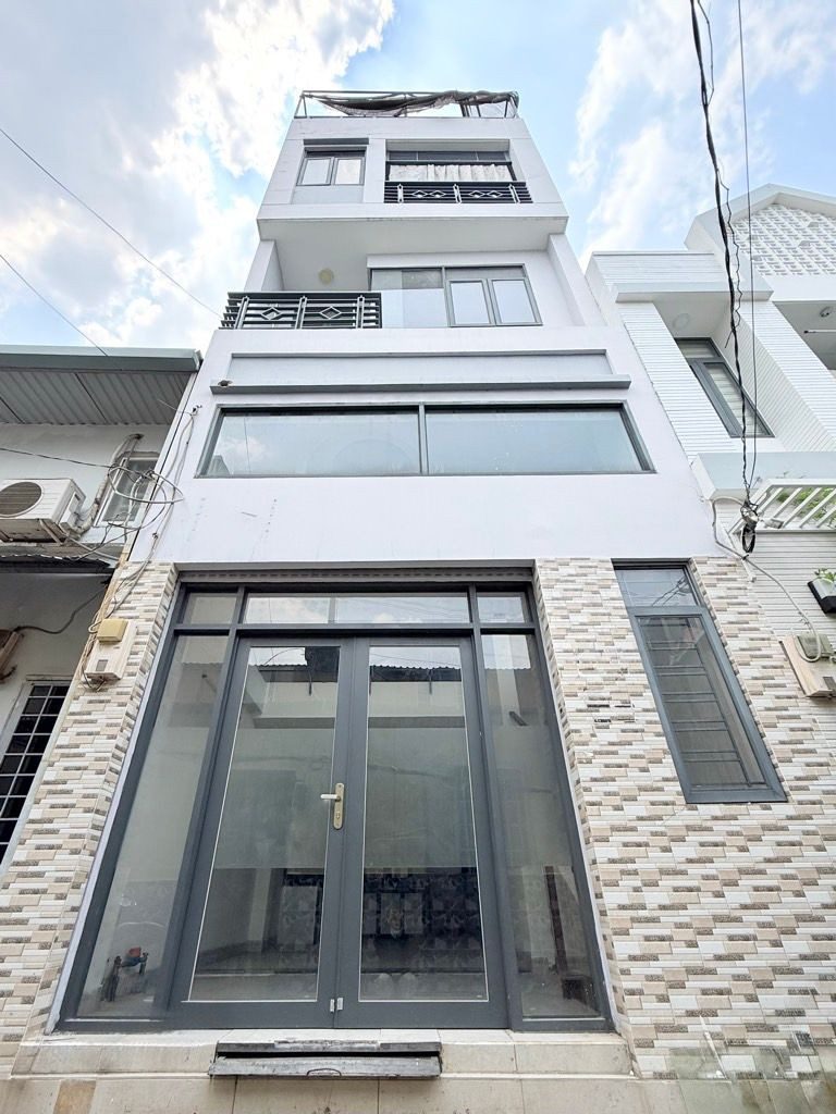 Nhà bán phạm văn đồng sổ hồng riêng, hẽm xe hơi