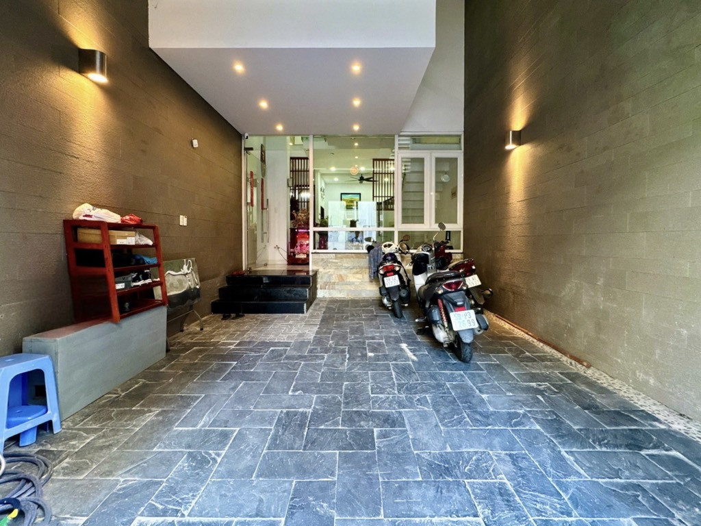 Mặt tiền kinh doanh, Huỳnh Văn Bánh Phú Nhuận - 100m2 x 4 tầng chỉ 17ty5