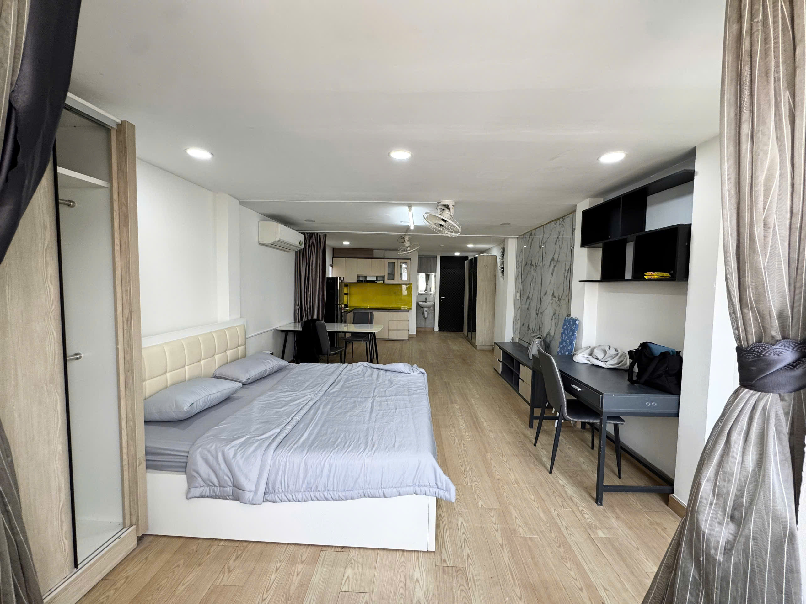 CHO THUÊ CĂN HỘ 60m² – BAN CÔNG, CỬA SỔ TRỜI – FULL NỘI THẤT CAO CẤP