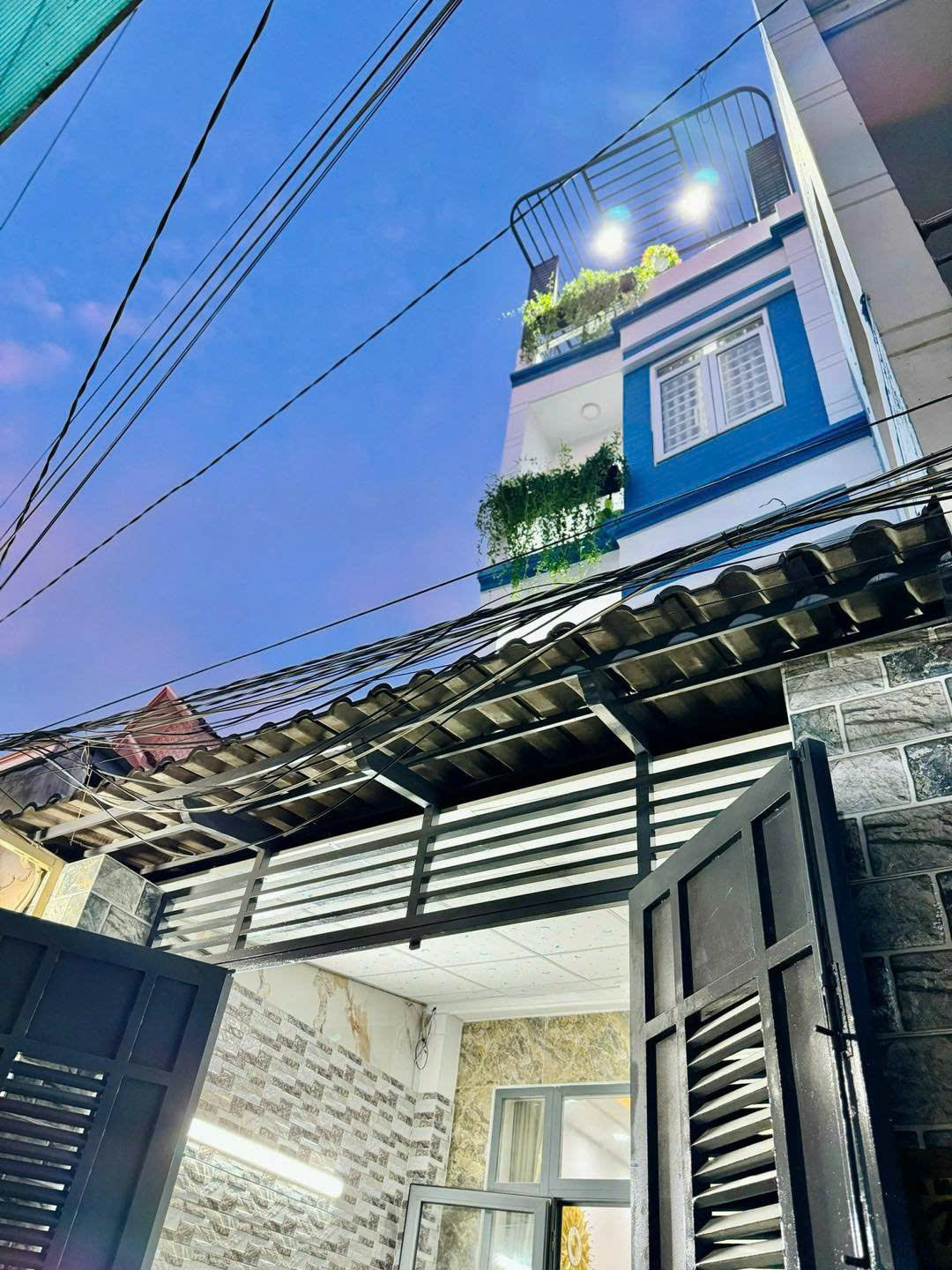 🏠 Nhà đẹp 1 trệt 2 lầu sân thượng Lãnh Binh Thăng gần ngã 6 Ba Tháng Hai 🌟 4 phòng ngủ giá chỉ 1 tỷ 990 hiếm có 🔥