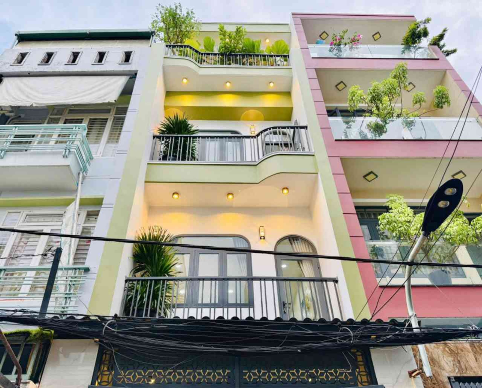 Nhà bán 3 lầu nhà mới nguyễn tư giản sổ hồng riêng hẽm xe hơi