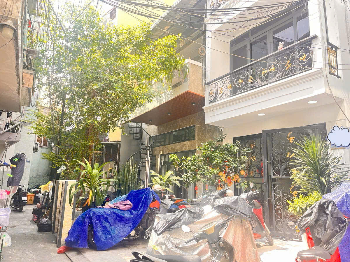 NHà Đẹp Ở  Ngay  Sát Mặt Tiền  Cách Mạng Tháng Tám Quận10 , 2 tầng 67m2 .Sổ Vuông, Hoàn Công Đủ ,BTCT ,dưới 9 tỷ TL