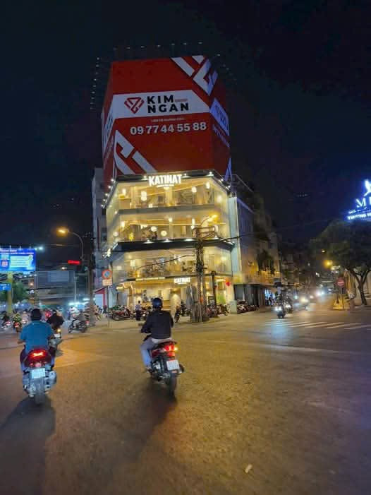 BÁN NHÀ GÓC 3 MẶT TIỀN Q5 | 8.6x10m | 5 LẦU THANG MÁY | 250TR/THÁNG | GIÁ 61 TỶ