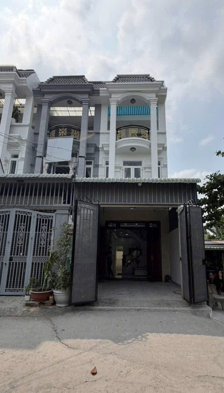 Bán gấp nhà đẹp giá tốt chỉ 3 tỷ850tr/78m2 ngay Phạm Văn Chí,Q6.SHR sang tên công chứng trong ngày