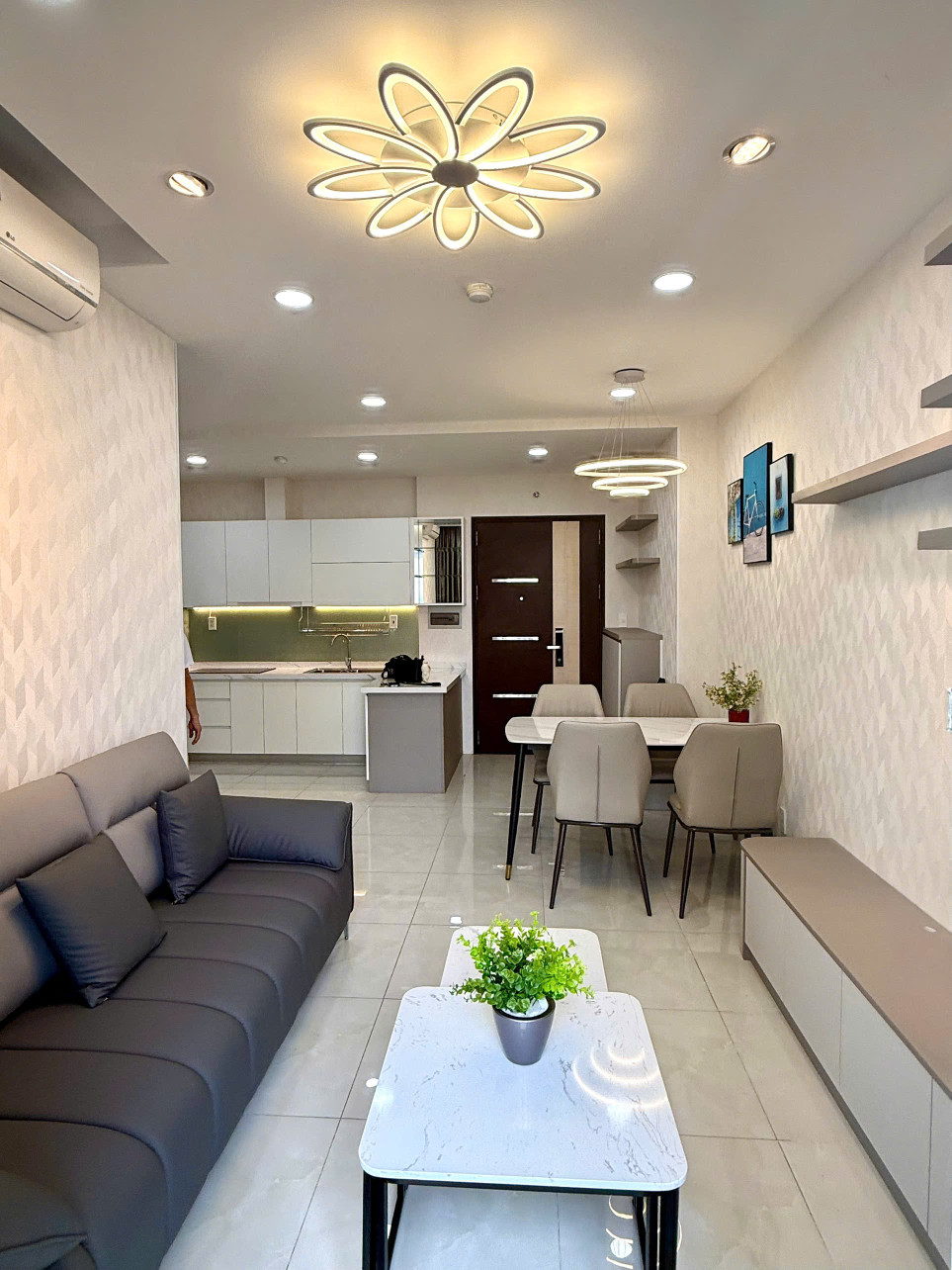 Cho thuê căn hộ Xi Grand Court 2 phòng ngủ.2Wc, Full Nội Thất Xịn Đẹp 20Tr - Ở Ngay Tel 0942811343 Tony