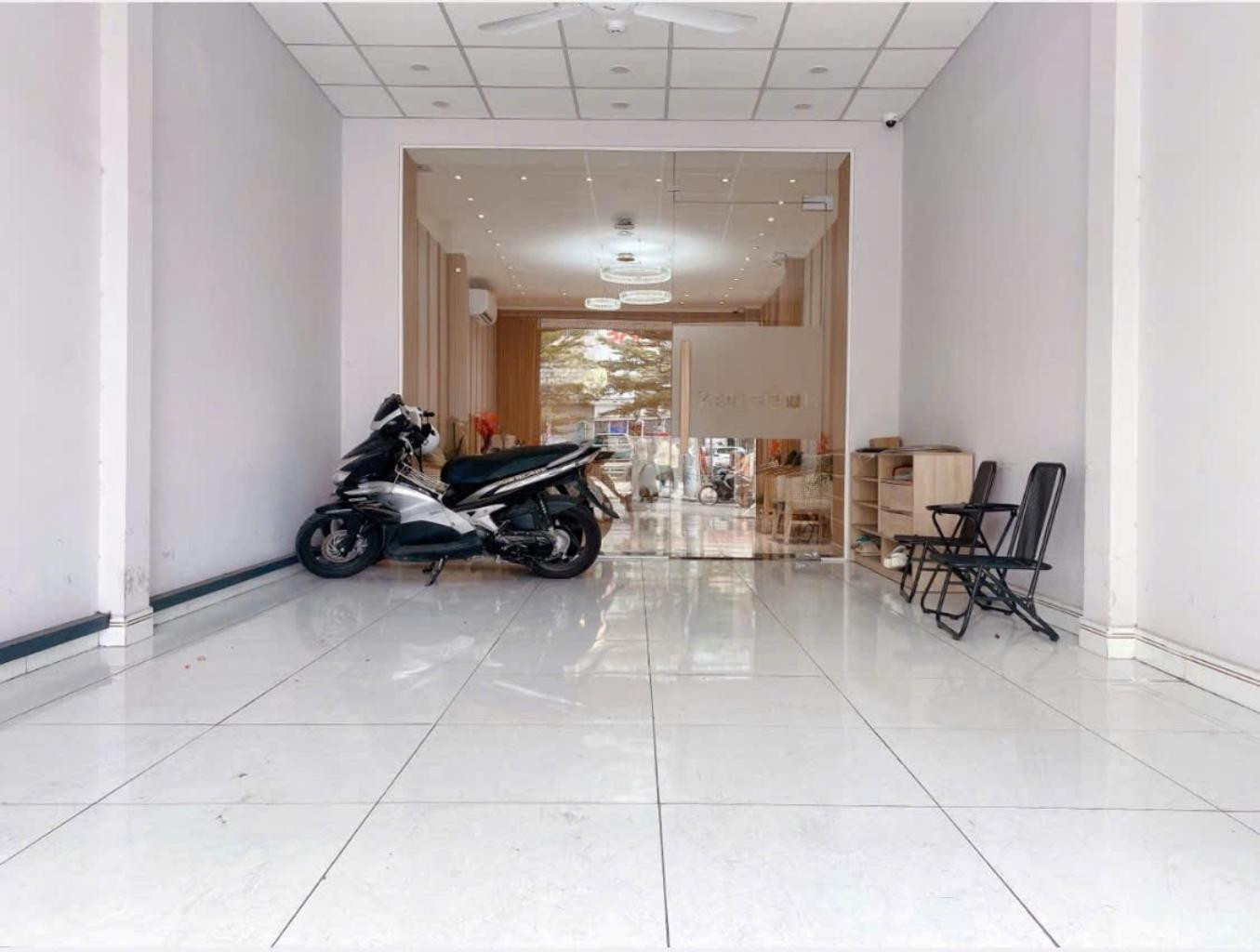 Bán  gấp nhà mặt tiền âu cơ 4Tầng 4.5m² ×25 21.3 tỷ Tân Bình