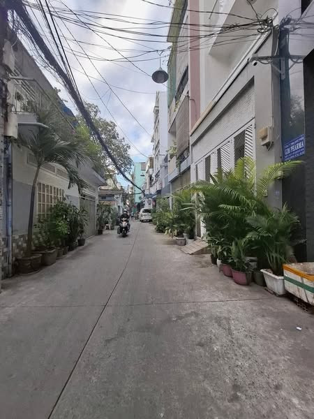 Nhà Đường Cách Mạng Tháng Tám Phường 15 Quận 10.