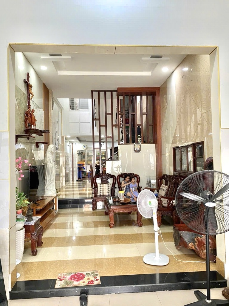 Bán nhà 4 Tầng, Hẻm ôtô, ngang 4.5m giá 13.5 tỷ tại Phường 15 Quận Tân Bình