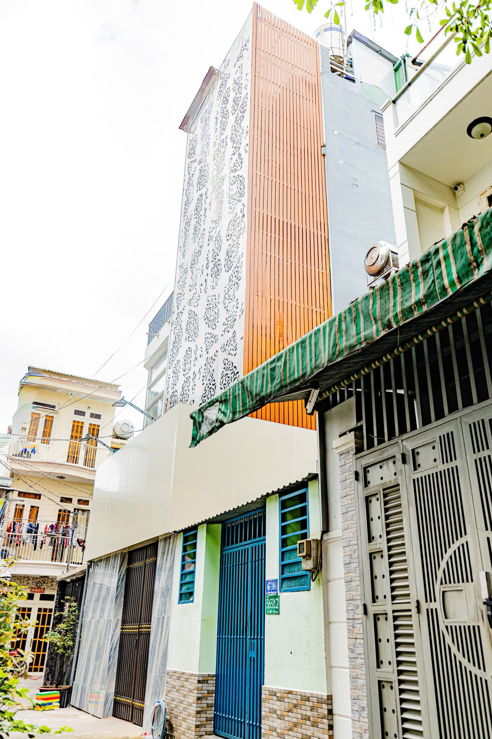 Bán CHDV 6 tầng  mới có 20 phòng có thang máy. Cho thuê full phòng