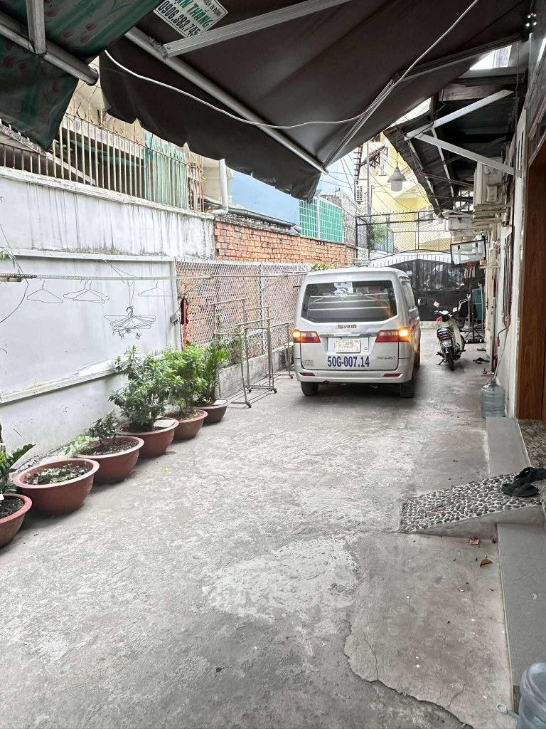 NHÀ 10m RA MẶT TIỀN MÊ LINH - HẺM XE TẢI - 3 TẦNG 3 PN - 8.8 TỶ