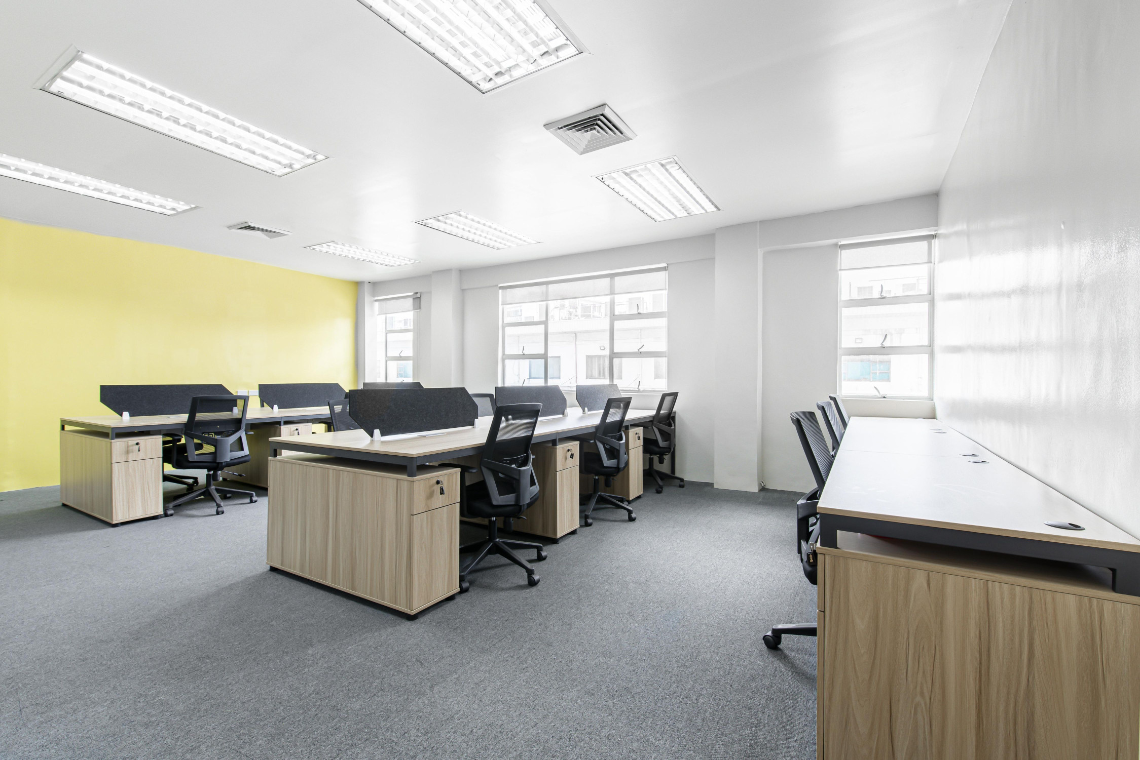 Sử dụng không gian làm việc chung không giới hạn tại Regus MACH Building