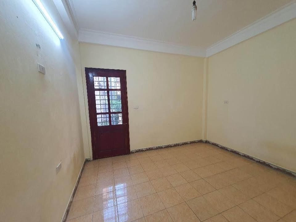 Bán Nhà nát Ung Văn Khiêm - 186m2 ( 6.5 x27 m ) nở hậu - xe hơi đậu cửa - thích hợp xây CHDV - 16tỷ
