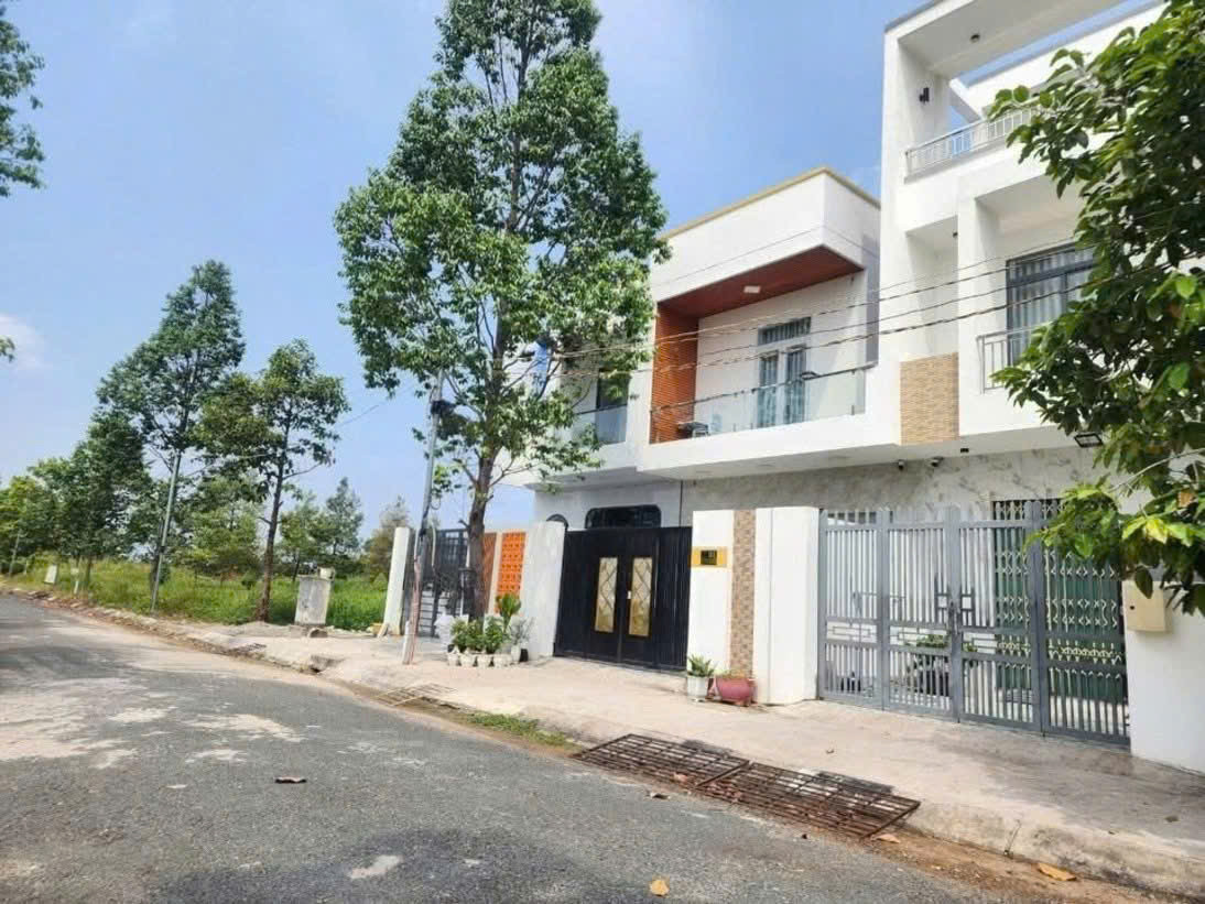 CHÍNH CHỦ BÁN NHÀ PHỐ 1 TRỆT 1 LẦU – 105M² – ĐƯỜNG 10M – GẦN CẦU TRÀM – GIÁ 3 TỶ 050 – SHR