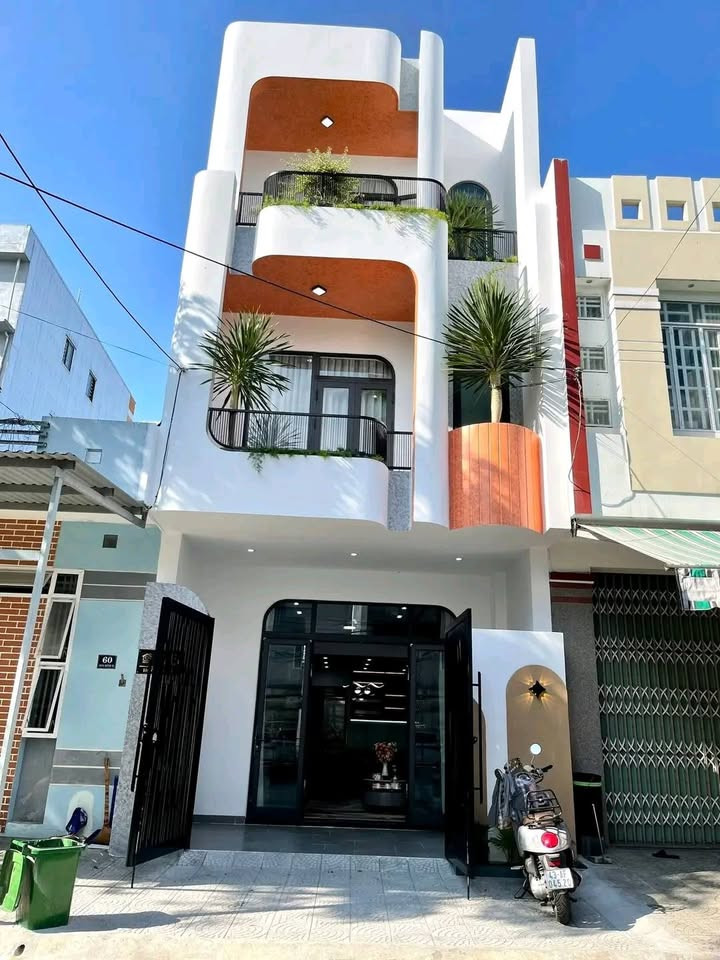 Chính chủ bán nhà phố 3 tầng, 68m², mặt tiền QL1A, TP.Tân An, SHR, giá chỉ 2 tỷ