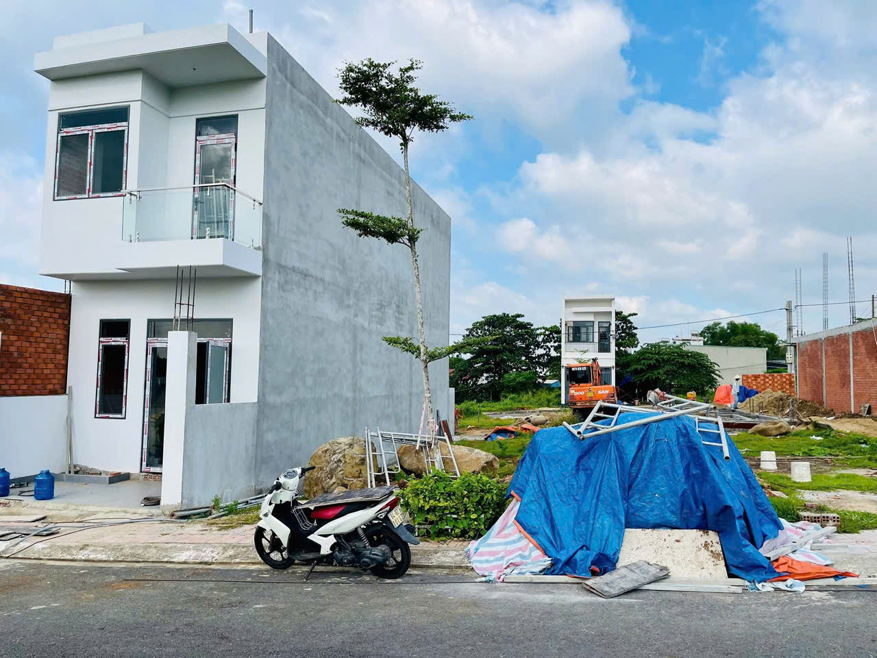 CHÍNH CHỦ BÁN ĐẤT NỀN THỔ CƯ, 100m2/Sổ Sẵn.Phường 4,  Tp Tân An, 1TỶ2