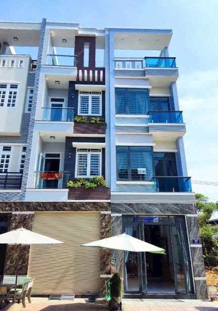 CHÍNH CHỦ BÁN NHÀ TRUNG TÂM, P.4, TP. TÂN AN, 80M2, SHR, 2TỶ2