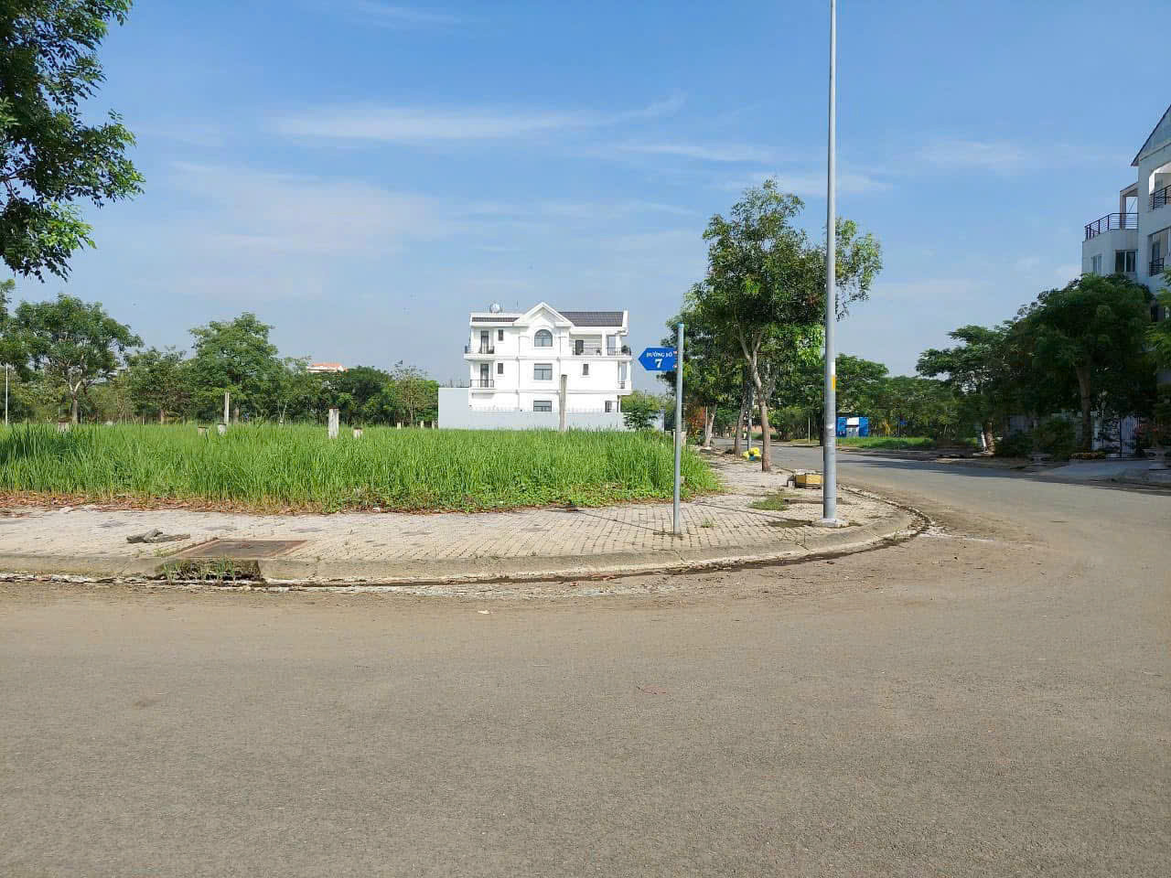 CHÍNH CHỦ BÁN ĐẤT Lô Góc 2 MT Trung Tâm, P.4, TP. TÂN AN, 120M2, SHR, 1TỶ8