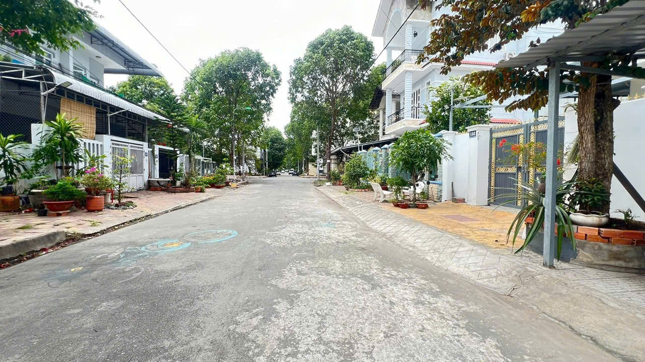 CHÍNH CHỦ BÁN ĐẤT Trung Tâm, P.4, TP. TÂN AN, 250M2, SHR, 2TỶ4