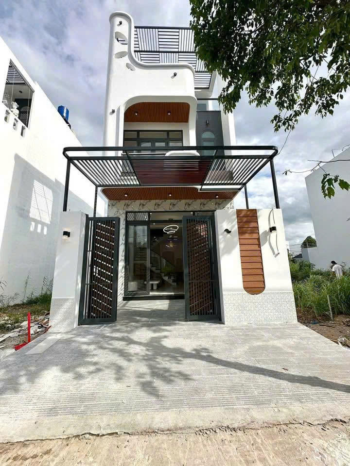 🏡🌟🌻 BÁN NHÀ 1 TRỆT 2 LẦU - TRUNG TÂM PHƯỜNG 4 - TÂN AN - DT 85m2 - GIÁ 2.2 TỶ - SHR 🌻🌟🏡
