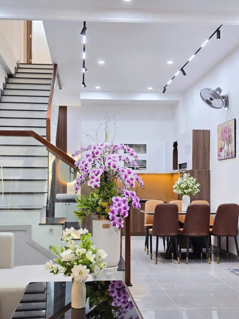 🏡 BÁN NHÀ PHỐ 1 TRỆT 2 LẦU CHÍNH CHỦ SỔ HỒNG RIÊNG – P4 TÂN AN LONG AN – 70M² – 2T385