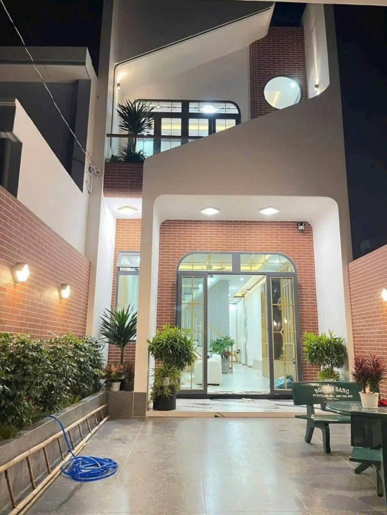 Bán Nhà Chính Chủ QL1A, P.4, TP.Tân An, 67m2, SHR, Giá 2.4 TỶ, Sang Tên.
