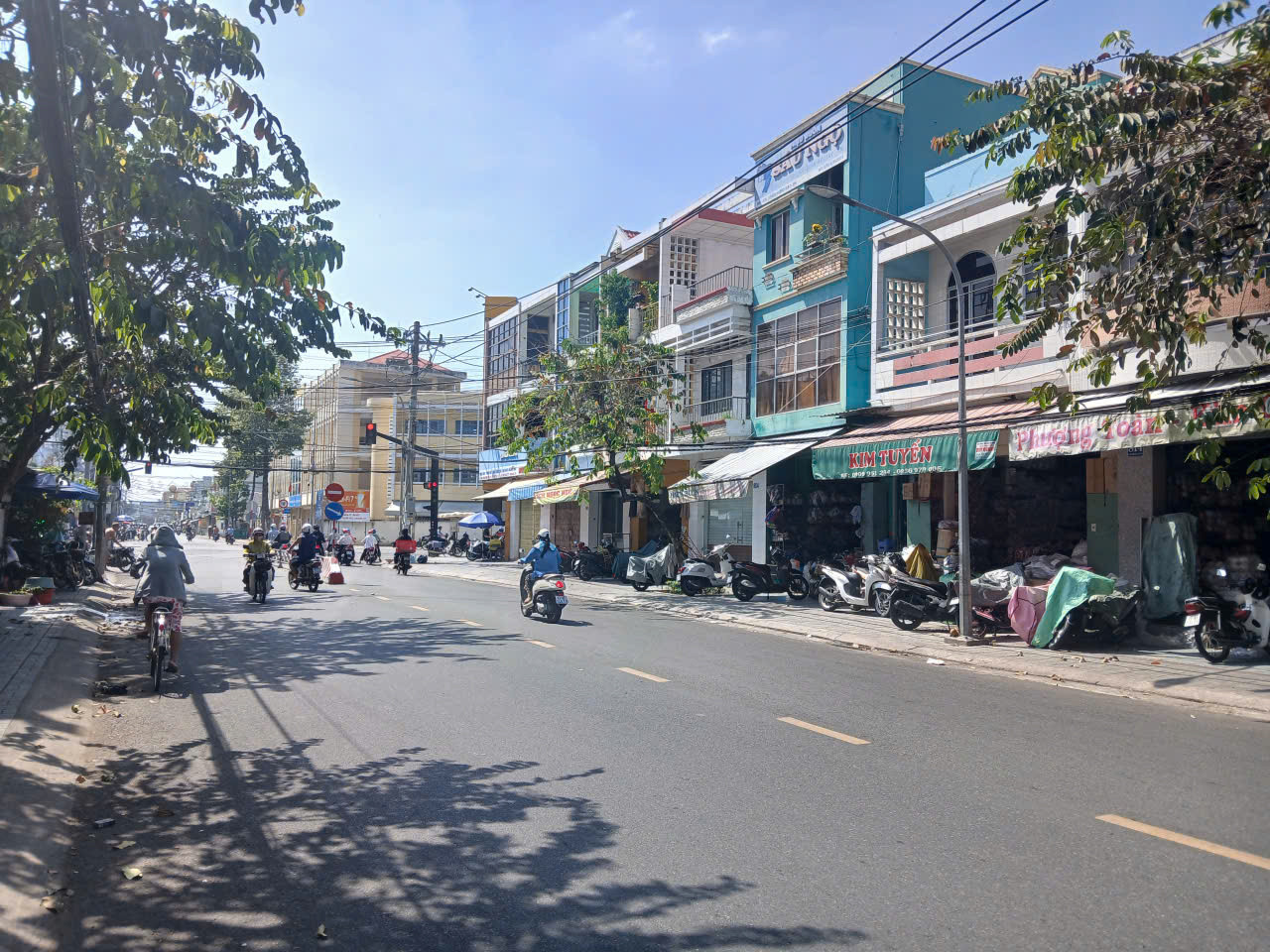 Nhà  MẶT TIỀN Trần Hưng Đạo. Gần ngã Tư Lý Thường Kiệt. Phường 5. TP Mỹ Tho.