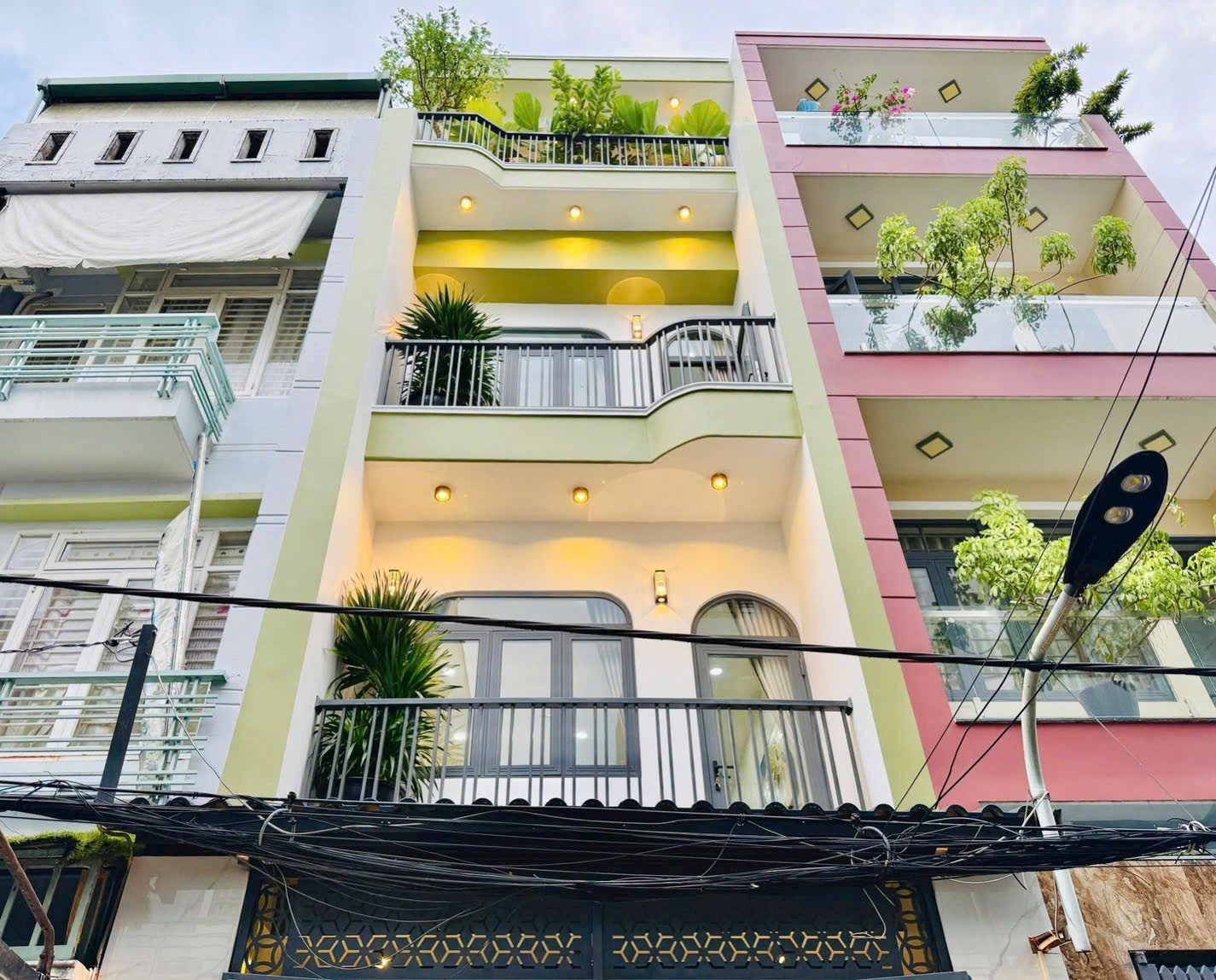 Sát MT Dương Quảng Hàm, Gò Vấp đường vào 6m, nhà 4 tầng mới đẹp, giá 2 tỷ 850 triệu cực hiếm