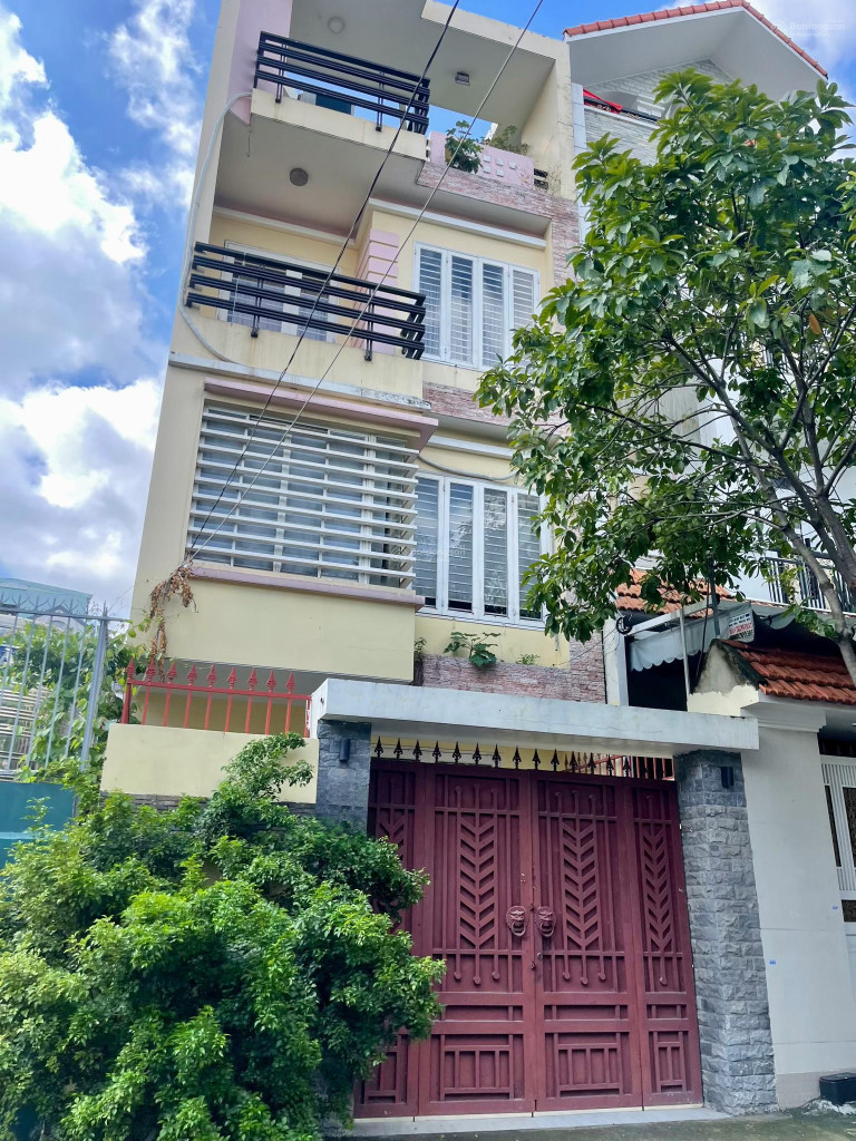 Nhà 4 tầng 5x16m gần Dương Quảng Hàm, hẻm xe hơi, 8.8 tỷ. Đừng chần chừ!