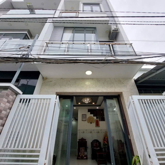 [ Phường 6, TP. Mỹ Tho] Nhà 1 trệt 3 lầu ngay góc ngã tư đường hẻm xe ba gác xe VF3 cách Lê Thị Hồng Gấm 100m