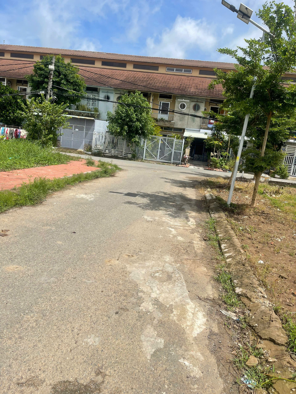Đất mặt tiền full thổ cư - tọa lạc tại KDC Minh Châu cũ 197,4m2