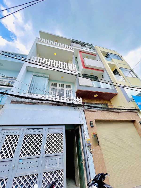 GẤP BÁN chỉ 6.55 tỷ TL! 70M², 4 Tầng/3PN, Ô TÔ ĐỖ CỬA, P8  Gò Vấp!