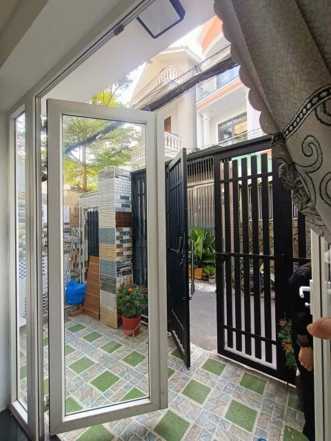 Bán nhà đẹp hẻm xe hơi. Phạm văn chiêu. P9