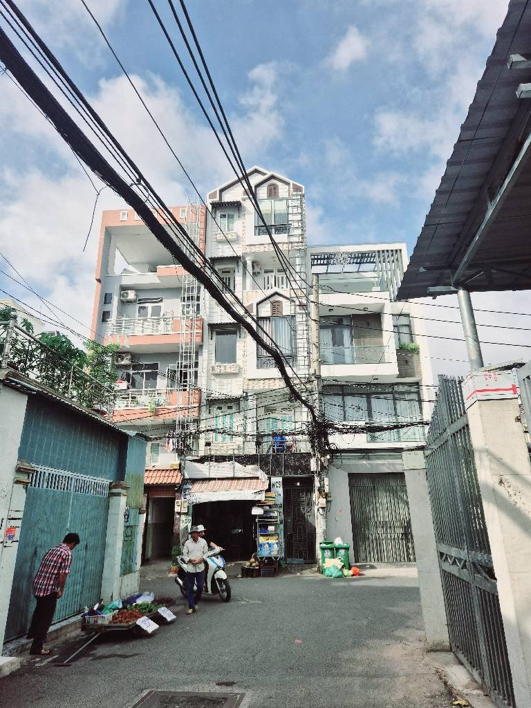 BÁN NHÀ MTKD SẦM UẤT-Ô TÔ NGỦ TRONG NHÀ-PHẠM VĂN CHIÊU GV,DT 80M,5-10 TỶ