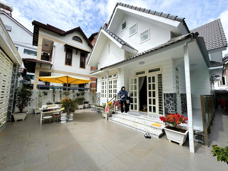 Bán nhà đường Cô Giang