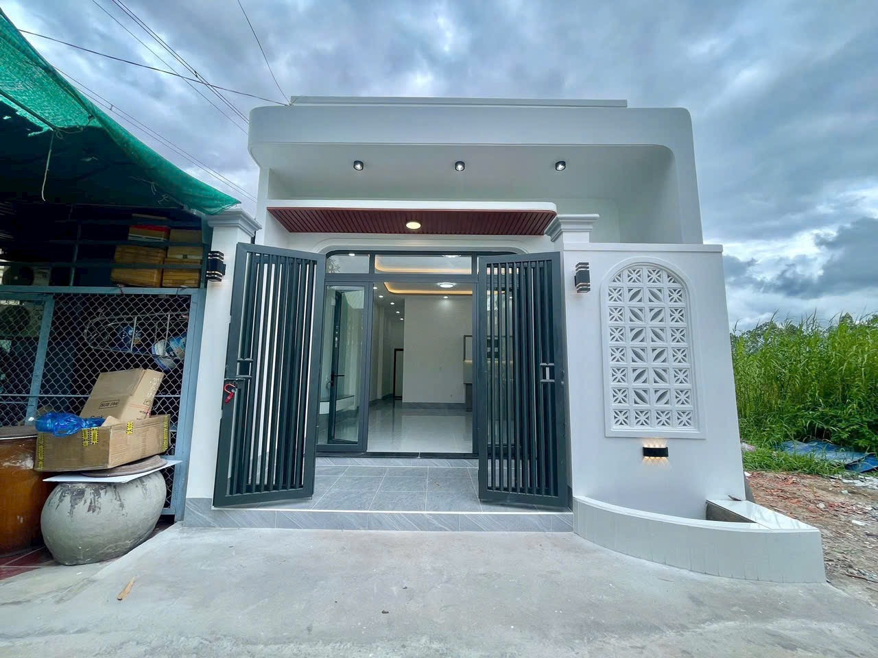 Bán nhà mới hoàn thiện PHƯỜNG 9  TP. MỸ THO CŨ  - CÁCH QL50 200M đường ô tô nhỏ