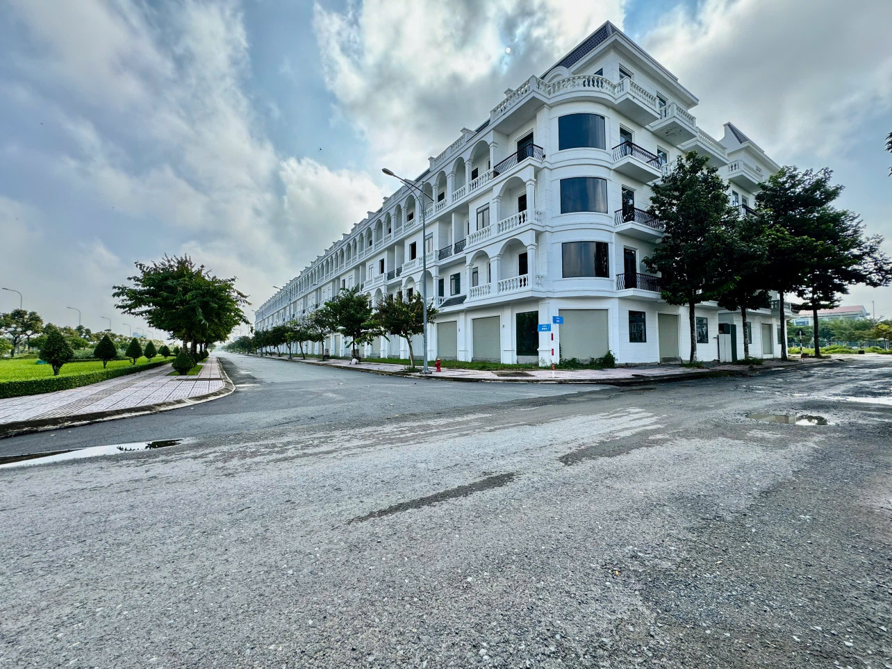 NỀN ĐẸP - 2 MẶT TIỀN NHỰA TRƯỚC SAU KHU BỘ ĐỘI P9🌈 📍 Vị trí đẹp, khu dân cư hiện hữu, tiện ích đầy đủ 🏛️Đối diện TTHC Tỉnh Vĩnh Long ✅ Diện tích: 88m² OĐT  📐(Ngang 4m x dài 22m) 💰1tỷ570 (Thuế ai nấy đóng)