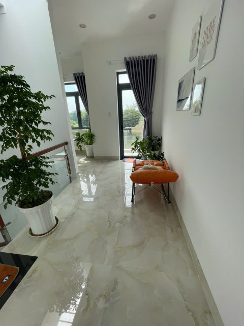 Làm ăn thua lỗ bán gấp căn nhà Cách cổng 11 bên hông KDL Sơn Tiên 1 tỷ 650 thương lượng