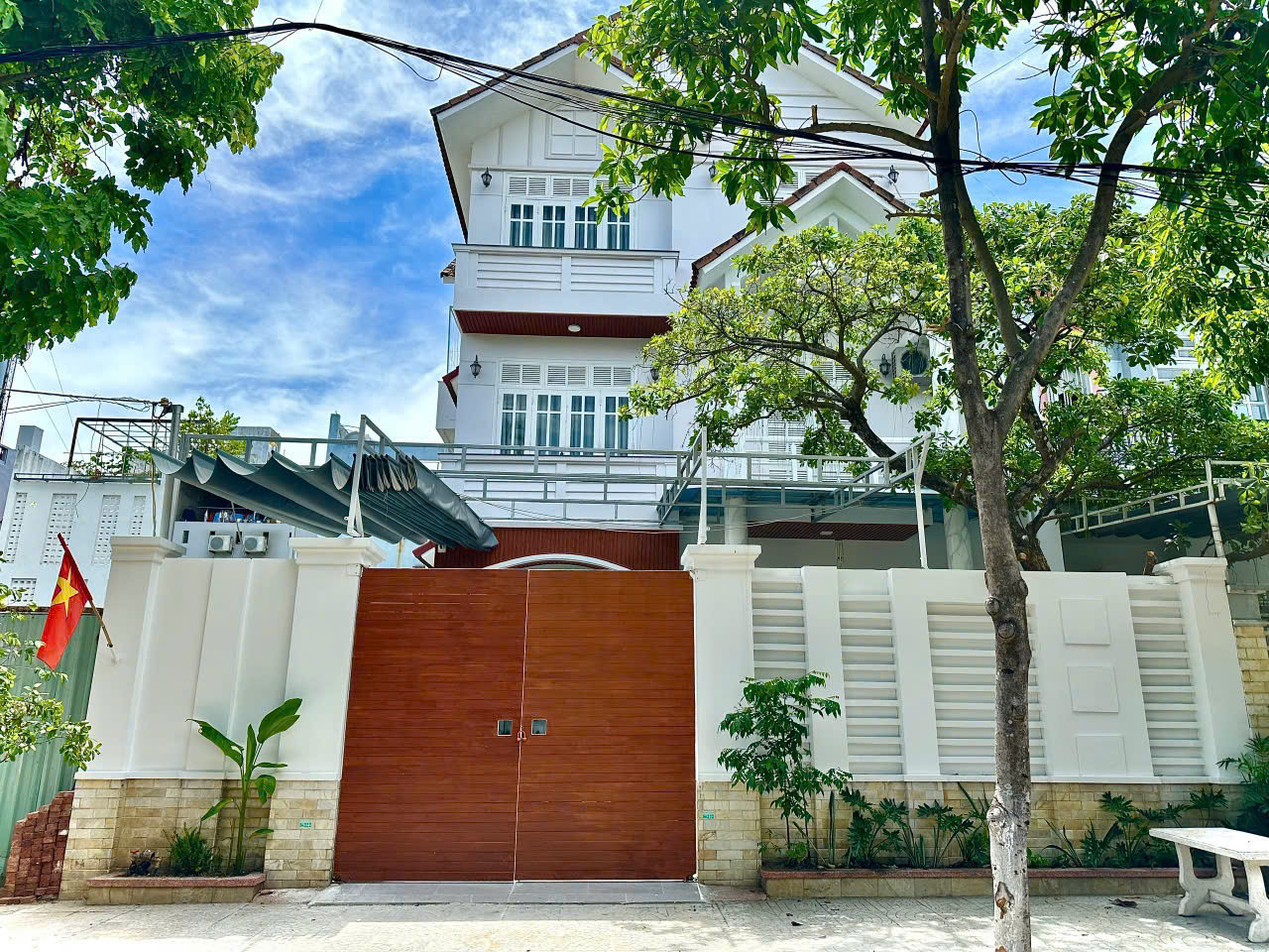Cho thuê Villa hồ bơi gần Vincom 📌📌📌LÀM VIỆC TRỰC