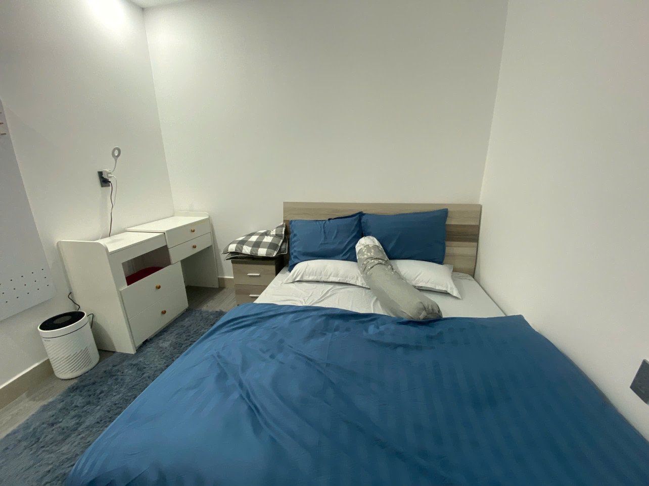 Cần sang nhượng lại căn chung cư Sophia 2 phòng ngủ tầng 17 đã hoàn thiện đầy đủ nội thất đang khai thác cho thuê 8 triệu hàng tháng. Khách hàng mua là có thu nhập liền.