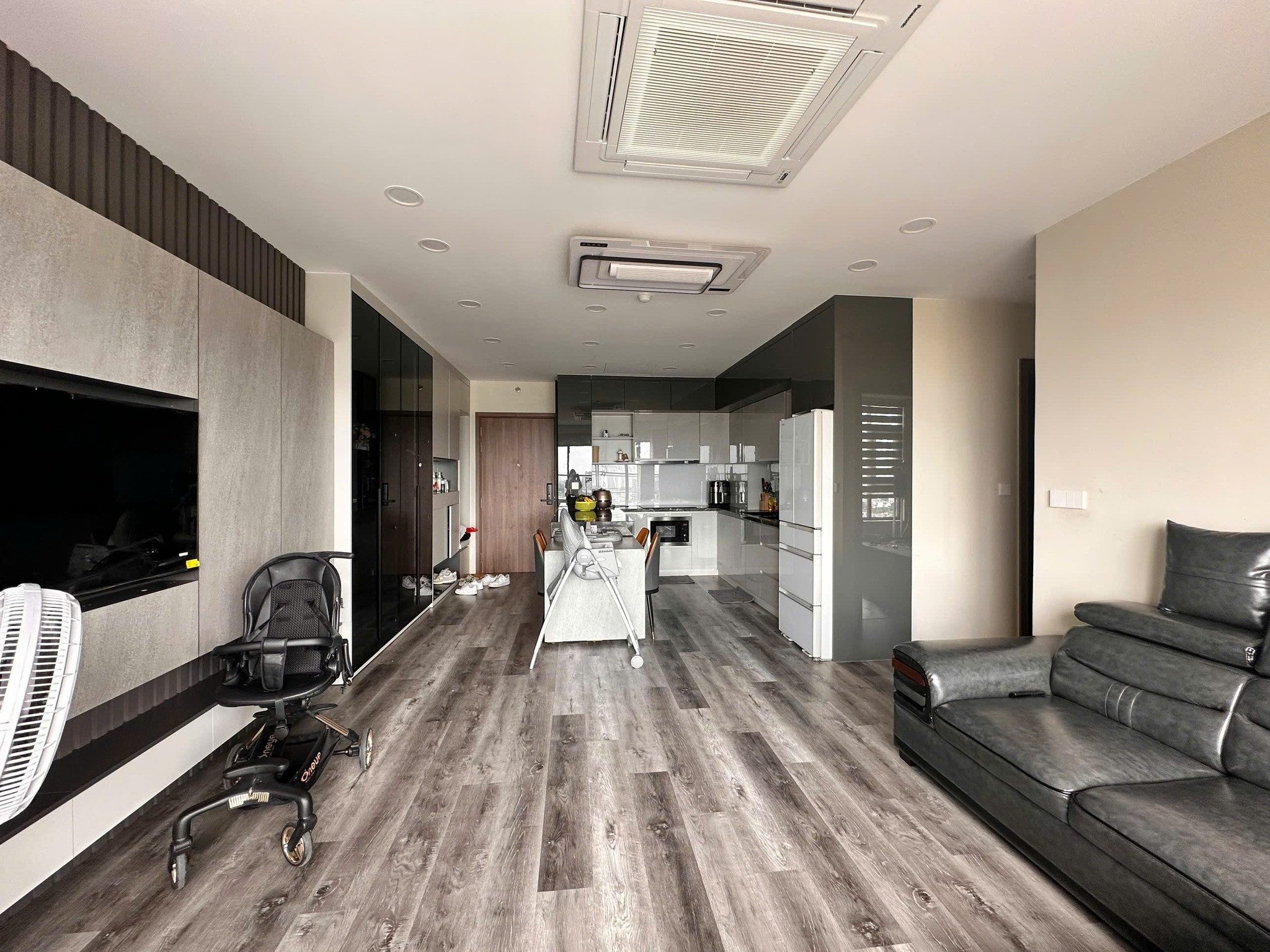 CĂN GÓC 105M² DECAPELLA – TẦNG CAO VIEW LANDMARK 81 – FULL NỘI THẤT CHỈ 22 triệu/tháng