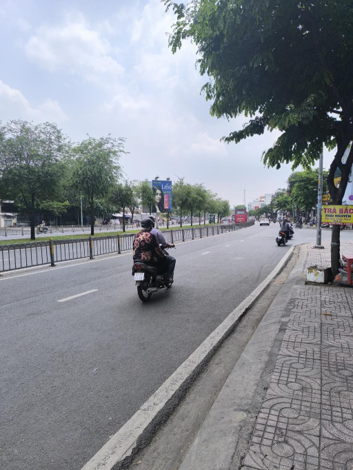 BÁN NHÀ SIÊU  HIẾM GẦN AEON MALL – MẶT TIỀN KINH DOANH – DÒNG TIỀN ỔN ĐỊNH 600 TRIỆU/NĂM