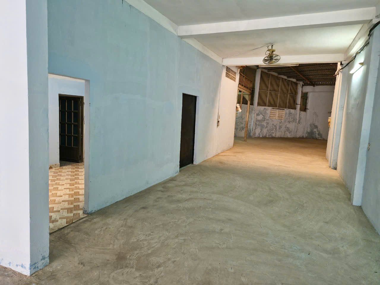 Kho rộng 400m², vị trí đẹp mặt tiền – Thuận tiện kinh doanh & lưu trữ