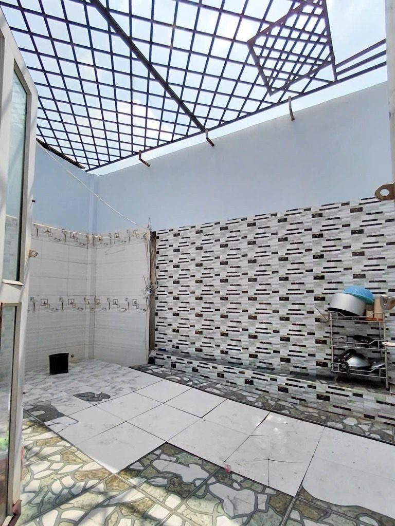 BÁN ĐẤT TẶNG NHÀ SÁT VÕ VĂN KIỆT 100M² NGANG BỀ THẾ 8M NHIK 6 TỶ