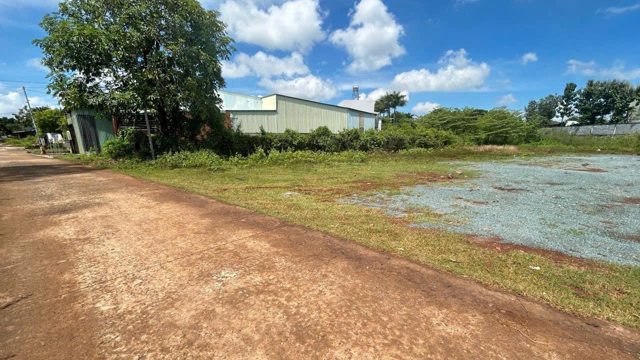 Bán đất 124,9m² ngang 5m giá 360 triệu Phường An Lộc Liên hệ chính chủ: 0901.370.396