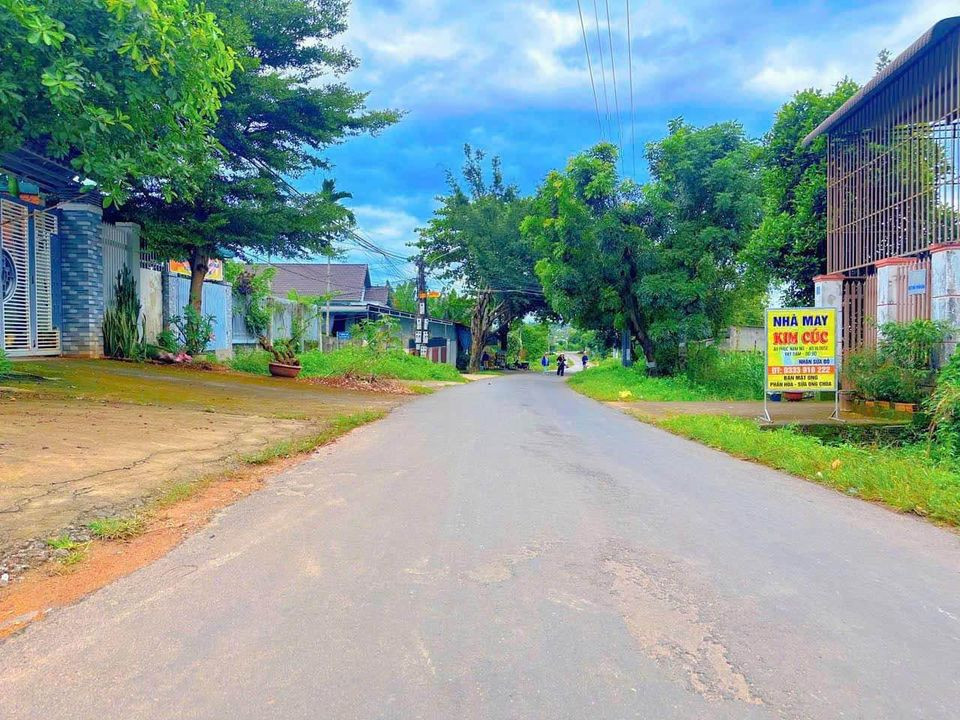 Cần bán đất trung tâm Bình Long, mặt tiền nhựa, dân đông